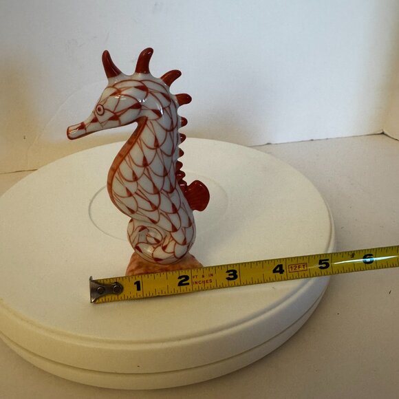 Coral Seahorse 5" Figurine White Fishnet Pattern Porcelain Andrea by Sadek - Picture 10 of 10